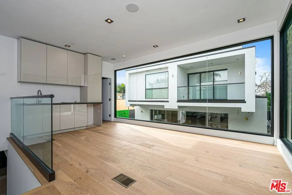 816 N Sycamore Avenue, Los Angeles, California 90038 home-pic-46